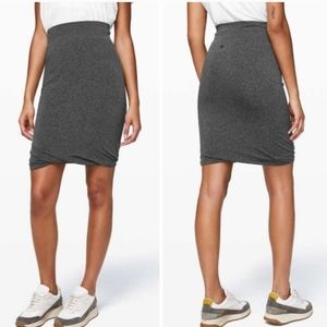 Lululemon Boulevard Bliss Bubble Hem Skirt Marled Gray Size 4